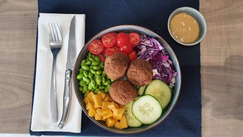 Plat healthy et équilibré du restaurant Poke Cassine à Bruguières