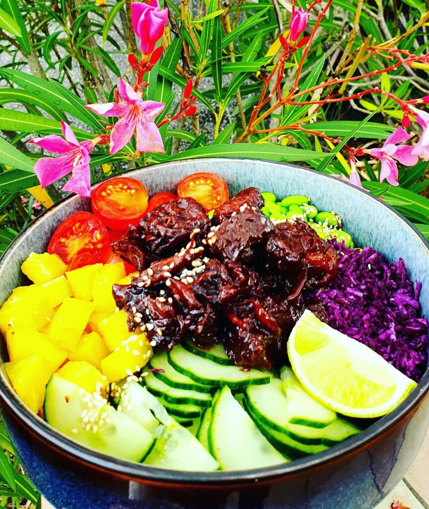 Poke bowl signature de la maison - Poke Cassine restaurant Bruguières